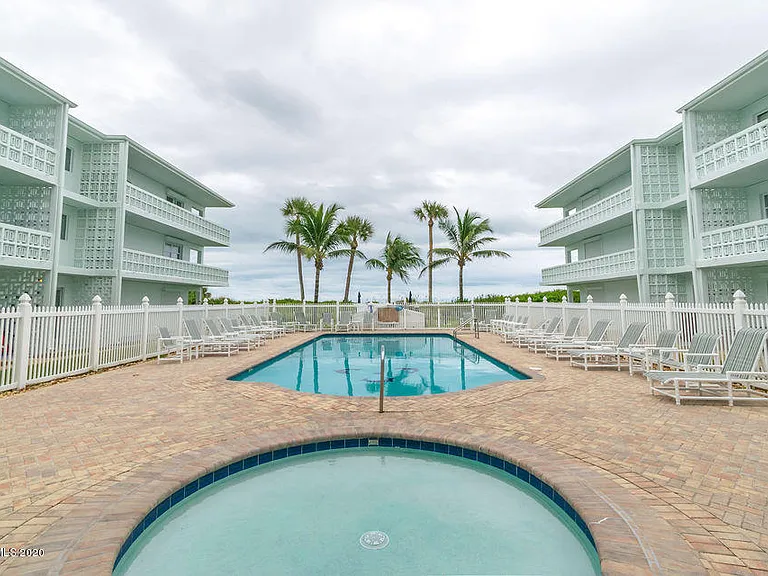 Cocoa Beach Coastal Apartment